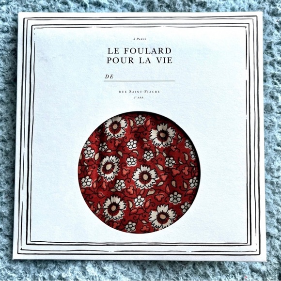 Sézane Gaston Scarf in Vintage Rosewood Flowers - Picture 5 of 7